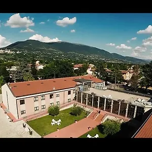 Th - Casa Leonori Assise